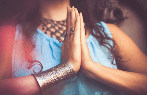 Dankbaarheidsmeditatie om je positiever en gelukkiger te voelen